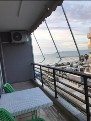 Lovely apartment with free parking and Sea view